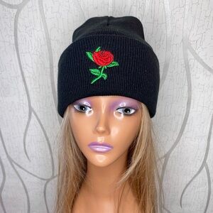 🎀🌷 Black Knit Beanie Hat with Red Rose Embroidery 🌷🎀 NWT